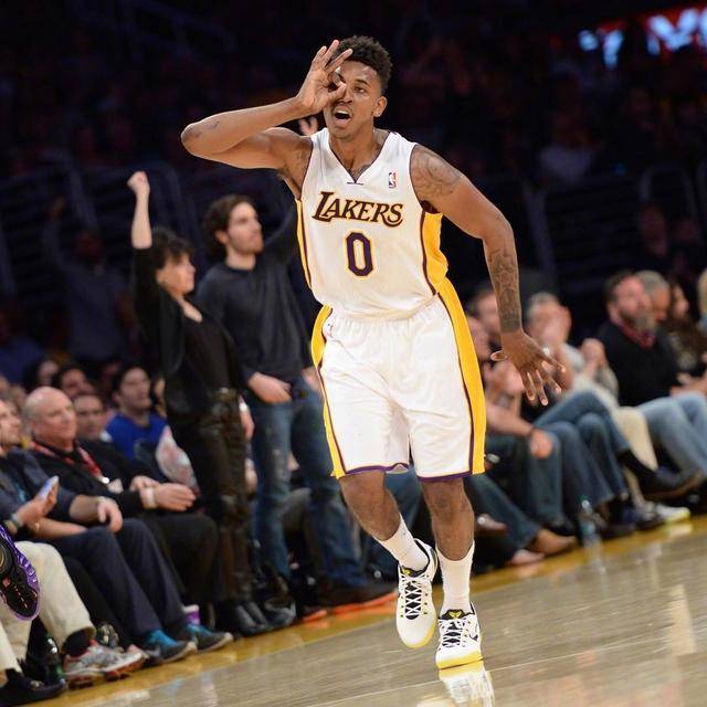 下半场手感不佳！吉迪全场13中7，得到17分11板7助（下半场手感下滑，吉迪全场13投7中，贡献17分11板7助）