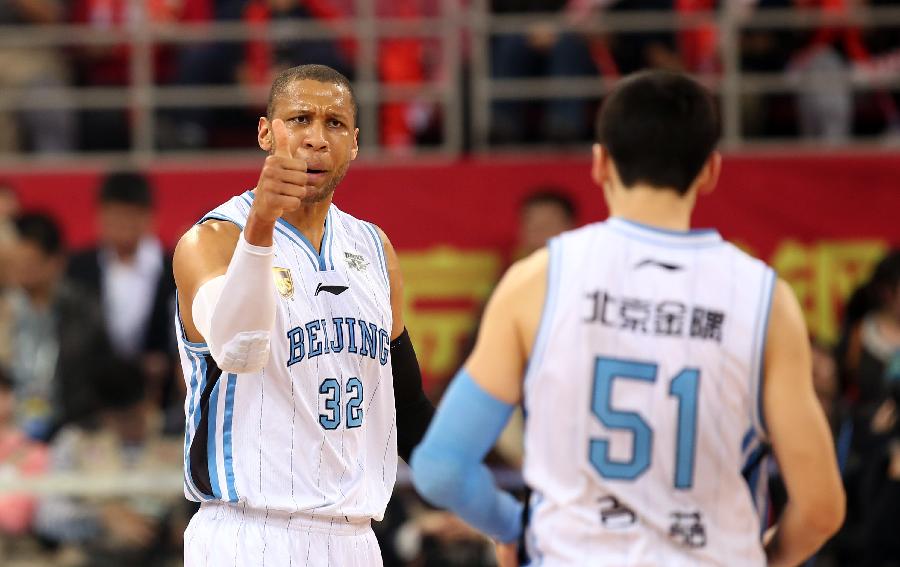 罗马2-0格拉斯哥流浪者，苏莱破门，佩莱格里尼建功（罗马2-0格拉斯哥流浪者：苏莱先拔头筹，佩莱格里尼锁定胜局）