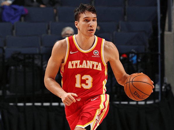 青岛伤兵满营迎常规赛！齐鲁德比争议判罚成导火索？（常规赛将至青岛伤情告急，齐鲁德比争议吹罚会否引爆矛盾？）