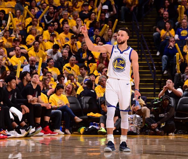 围绕着莱万与凯恩的转会传闻大家觉得拜仁会同意吗？（莱万与凯恩转会传闻发酵，拜仁会放行吗？）