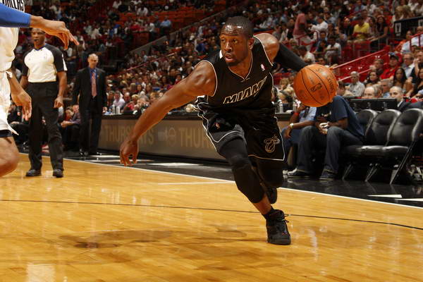 杨瀚森下半场防守端和篮板球卡位意识都有提升 期待更好表现！（下半场杨瀚森防守与篮板卡位意识明显提升，期待更出色发挥！）